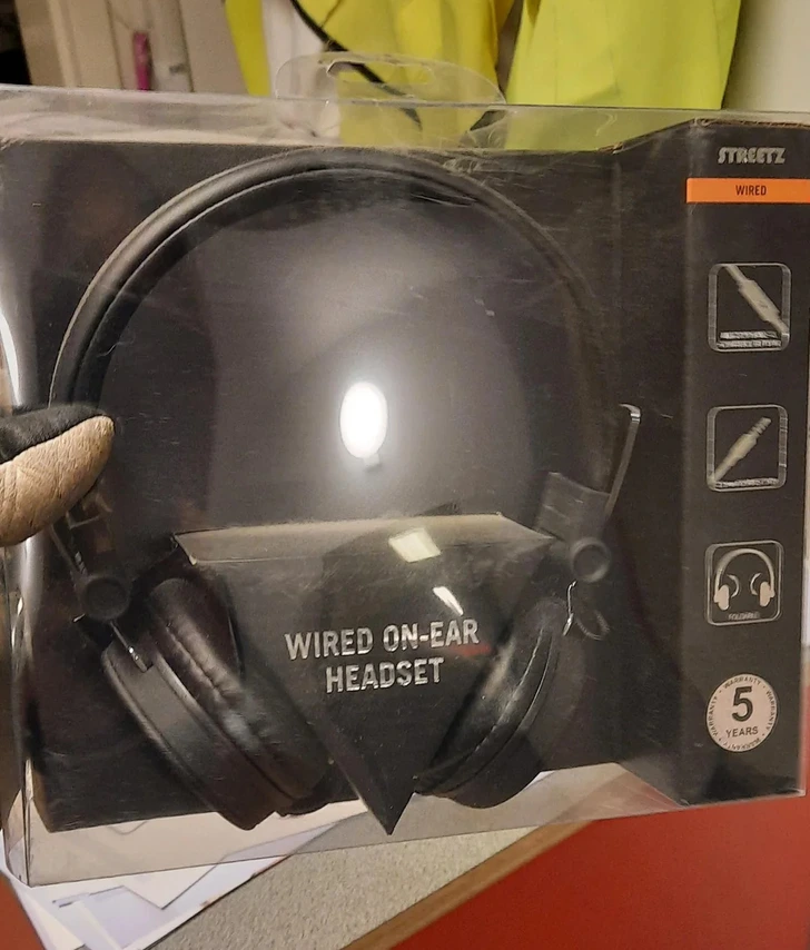 This image has an empty alt attribute; its file name is My-boss-at-my-internship.webp